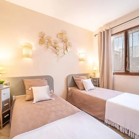 Holiday home Maison F3 A Avec Jardin, Terrasses Et Climatisation, Proche Centre-ville - Fr-1-703-96