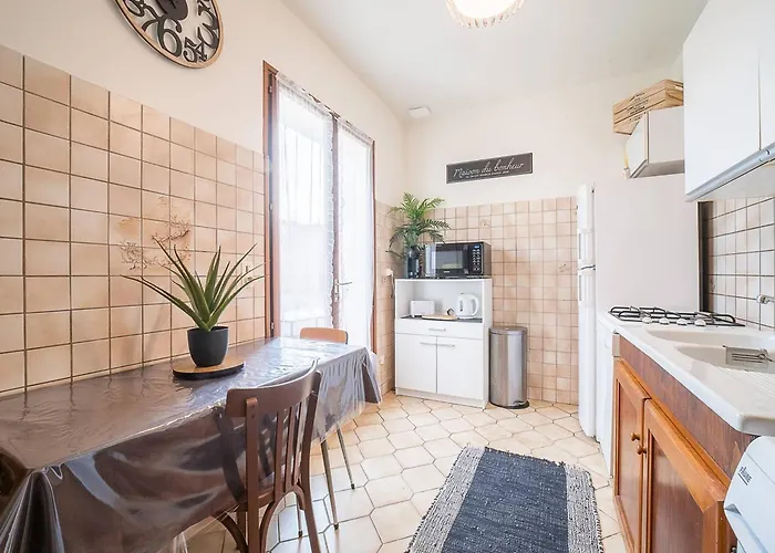 Holiday home Maison F3 A Avec Jardin, Terrasses Et Climatisation, Proche Centre-ville - Fr-1-703-96 *